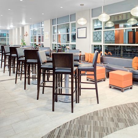 Holiday Inn Windsor - Wine Country By Ihg Exteriör bild
